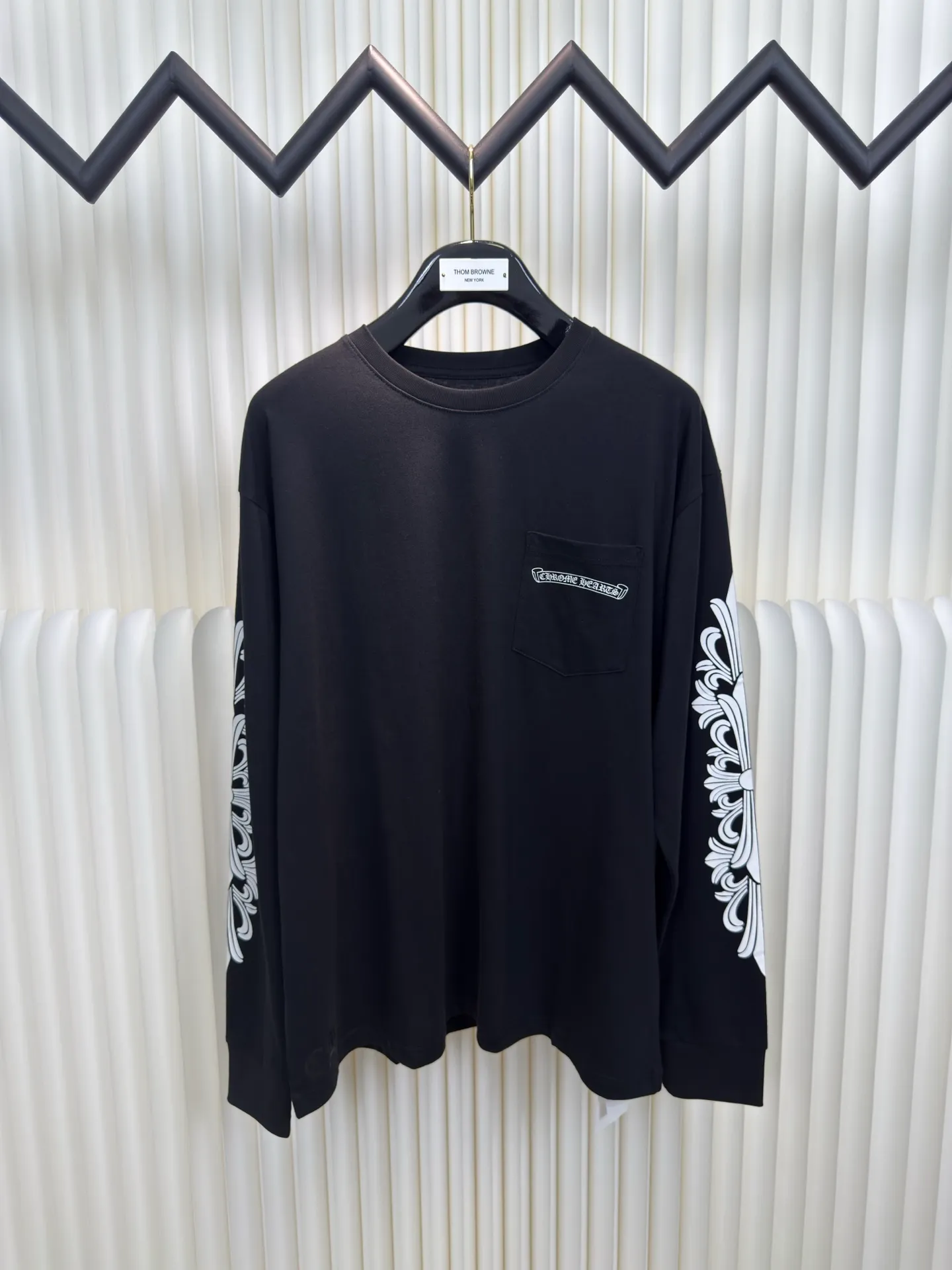 P310 Chrome Hear Aspen Graffiti Limited Long Sleeve The fabric is made of 26-woven 220g cotton material. The printing is ink printing. Customized accessories. Size S M L